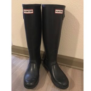 Hunter Classic Rain Boots in Navy - worn twice